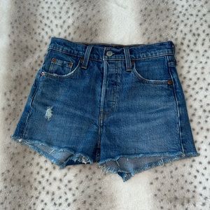 Levi’s medium blue wash denim shorts